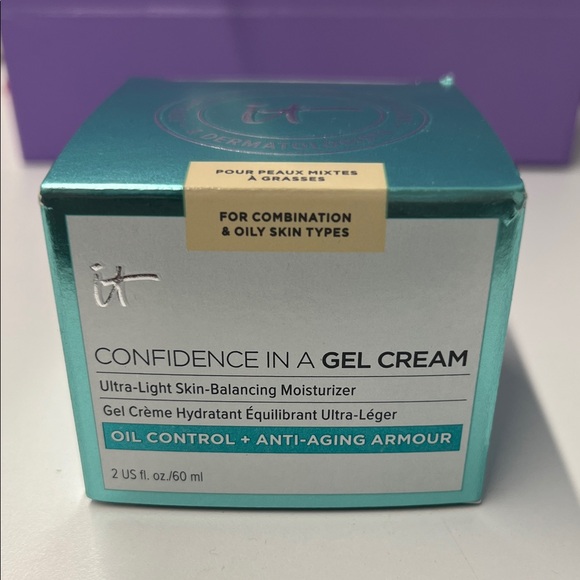 IT Cosmetics Confidence in a Gel Cream - Picture 1 of 3